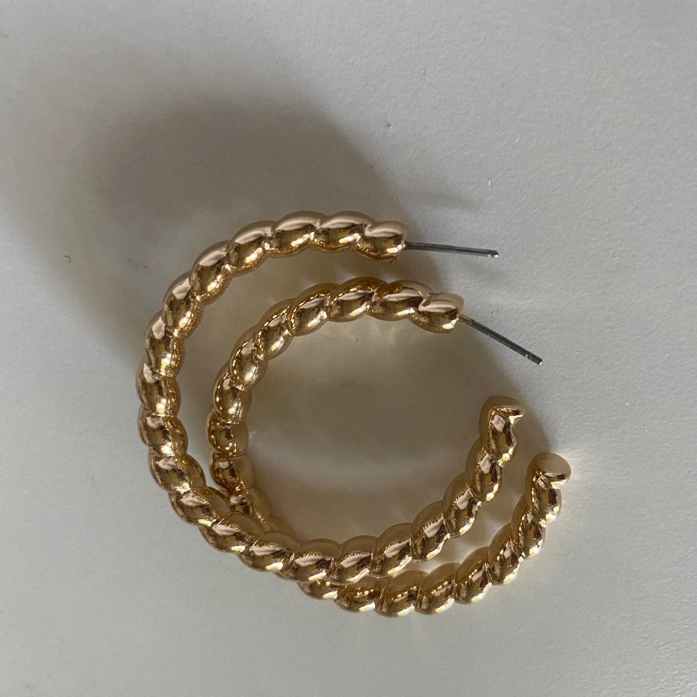chunky gold hoops